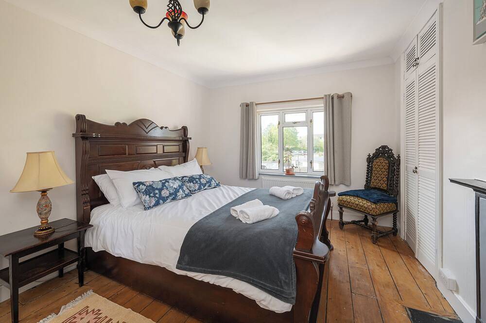 Cosy home off Glastonbury High Street in Glastonbury, Somerset