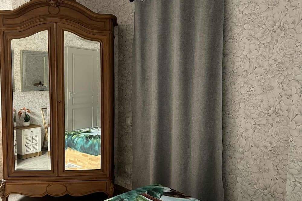 Entire apartment, Chinatown Dreams by Mimi in Dole, Jura