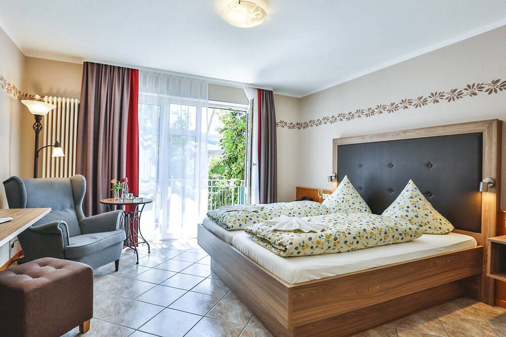 Ganze Wohnung, Gemütliches Doppelzimmer mit modernem Bad, Flachbild-Tv und Wlan in Schallstadt, Südschwarzwald