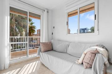 Apartment for 5 People in Punta Prima (Alicante), Torrevieja, Photo 2
