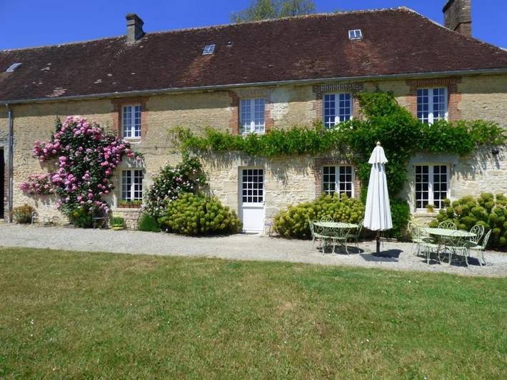 Gîte pour 9 personnes, avec terrasse et vue, animaux acceptés à Courtomer