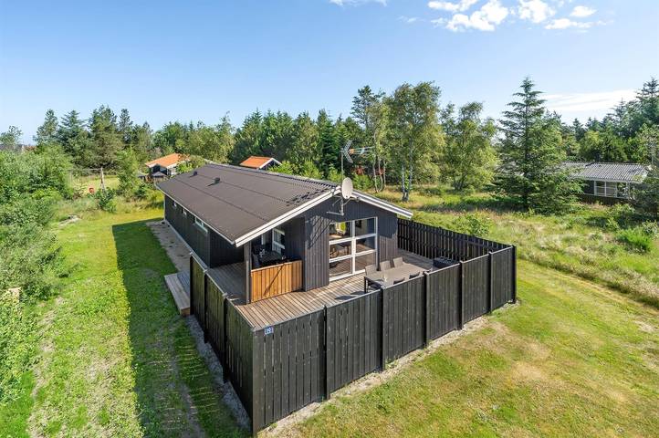 Ferieudlejning for 6 personer, med terrasse i Thorup Strand
