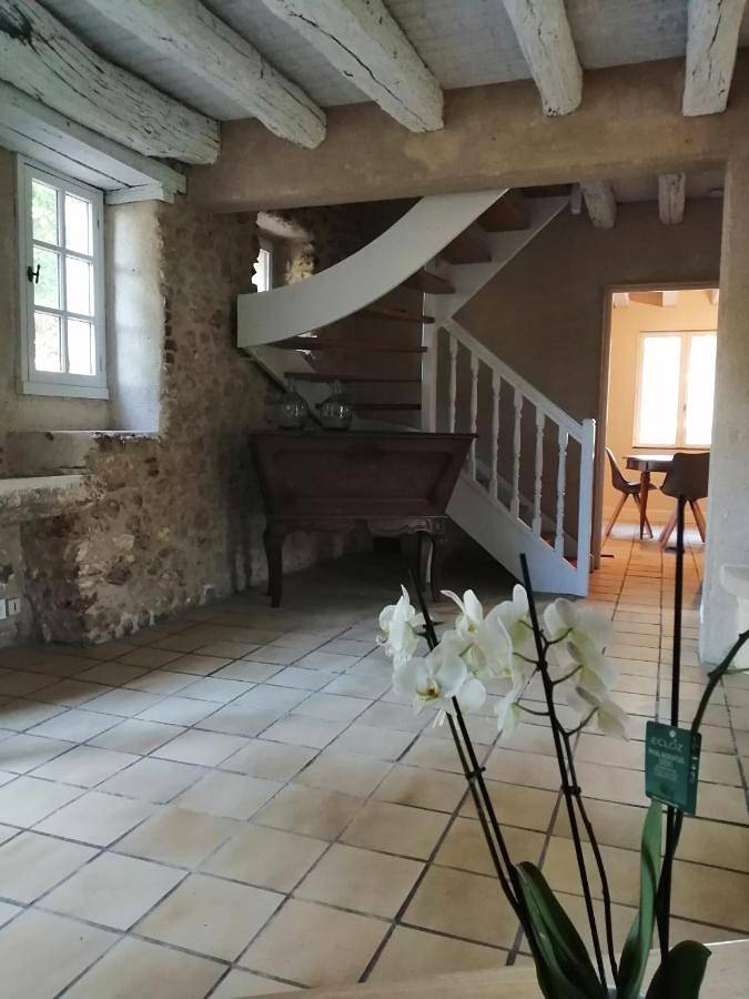 Location de vacances pour 12 personnes, avec terrasse ainsi que piscine et vue, animaux acceptés à Veyrines-de-Vergt - 4