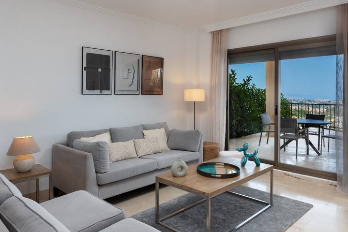 Entire apartment, Holiday apartment for 4 people with balcony in Paraiso Park, Benahavís