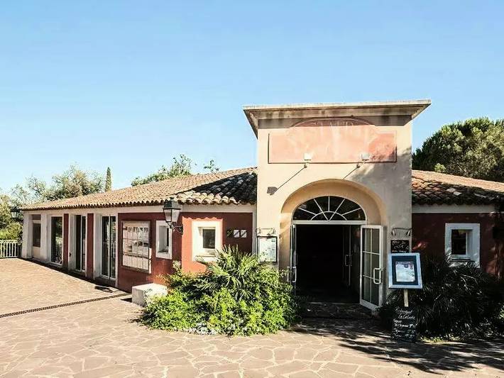 Ferienwohnung für 8 Personen, mit Balkon und Ausblick in Grimaud
