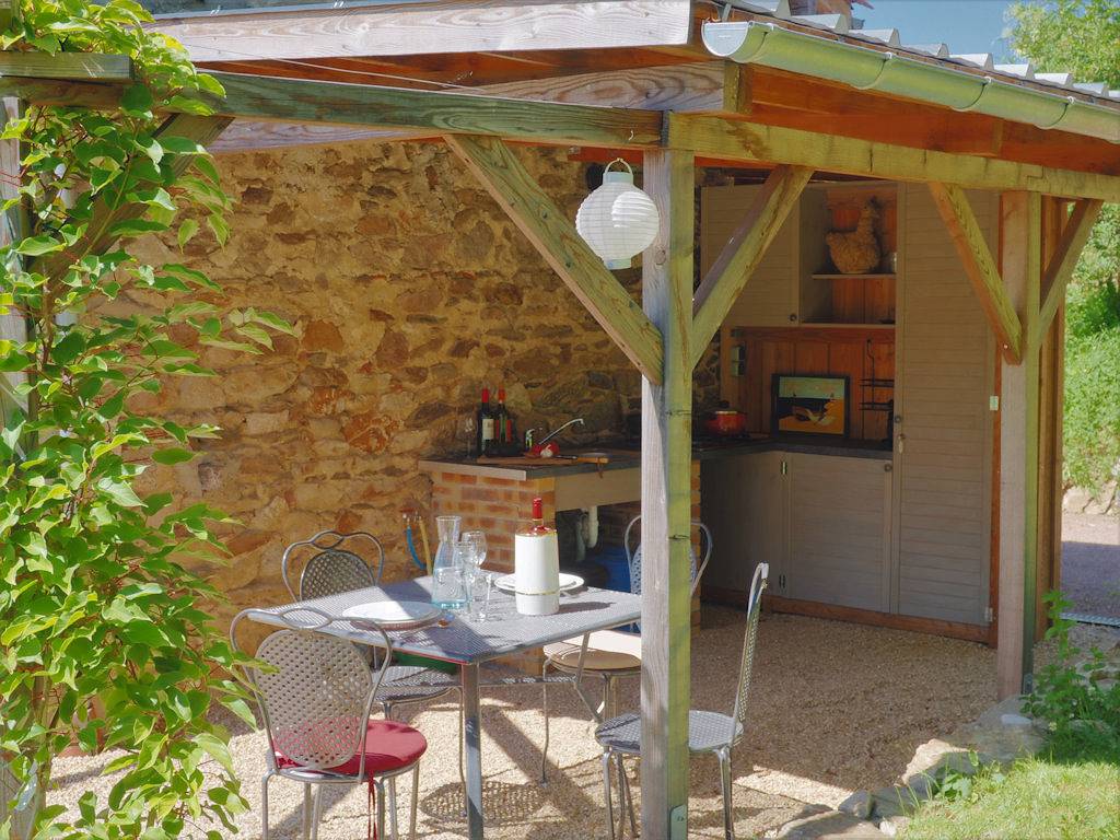 La Maison au Verger avec grand jardin et vue au loin in Milhac-de-Nontron, Parc naturel régional Périgord-Limousin