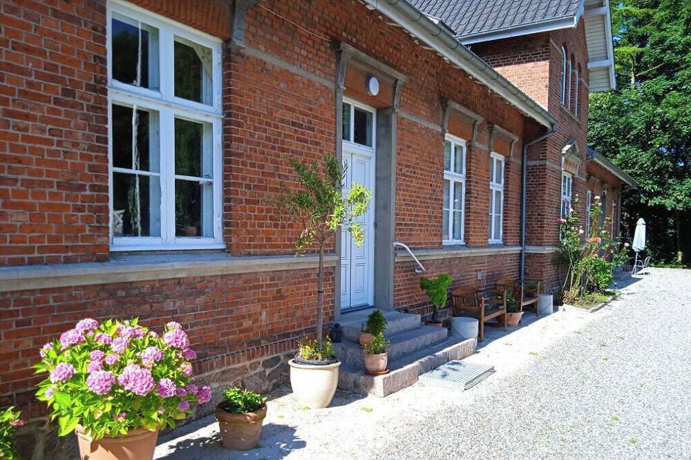 Rotzowlund Bed and Breakfast offers a cozy home away on Djursland, Book Directly in Grenå, Djursland