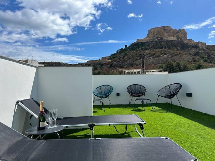 Apartahotel para 4 personas, con Jacuzzi y Terraza en Alicante