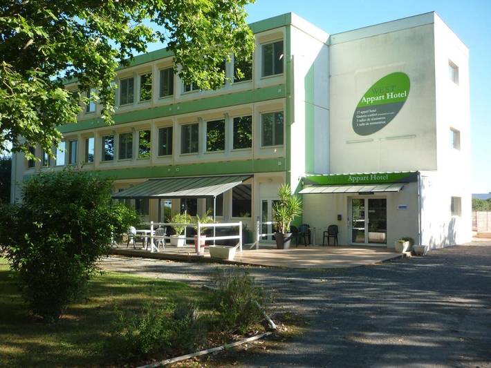 Aparthotel para 3 personas, con jardín y vistas - 1