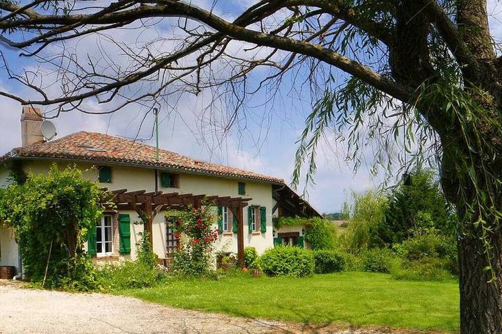 Location de vacances pour 10 personnes, avec jardin à Verlhac-Tescou