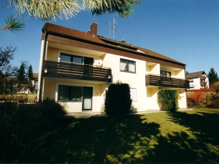 Ferienwohnung für 2 Personen, mit Balkon und Terrasse sowie Garten und Ausblick in Bad Steben