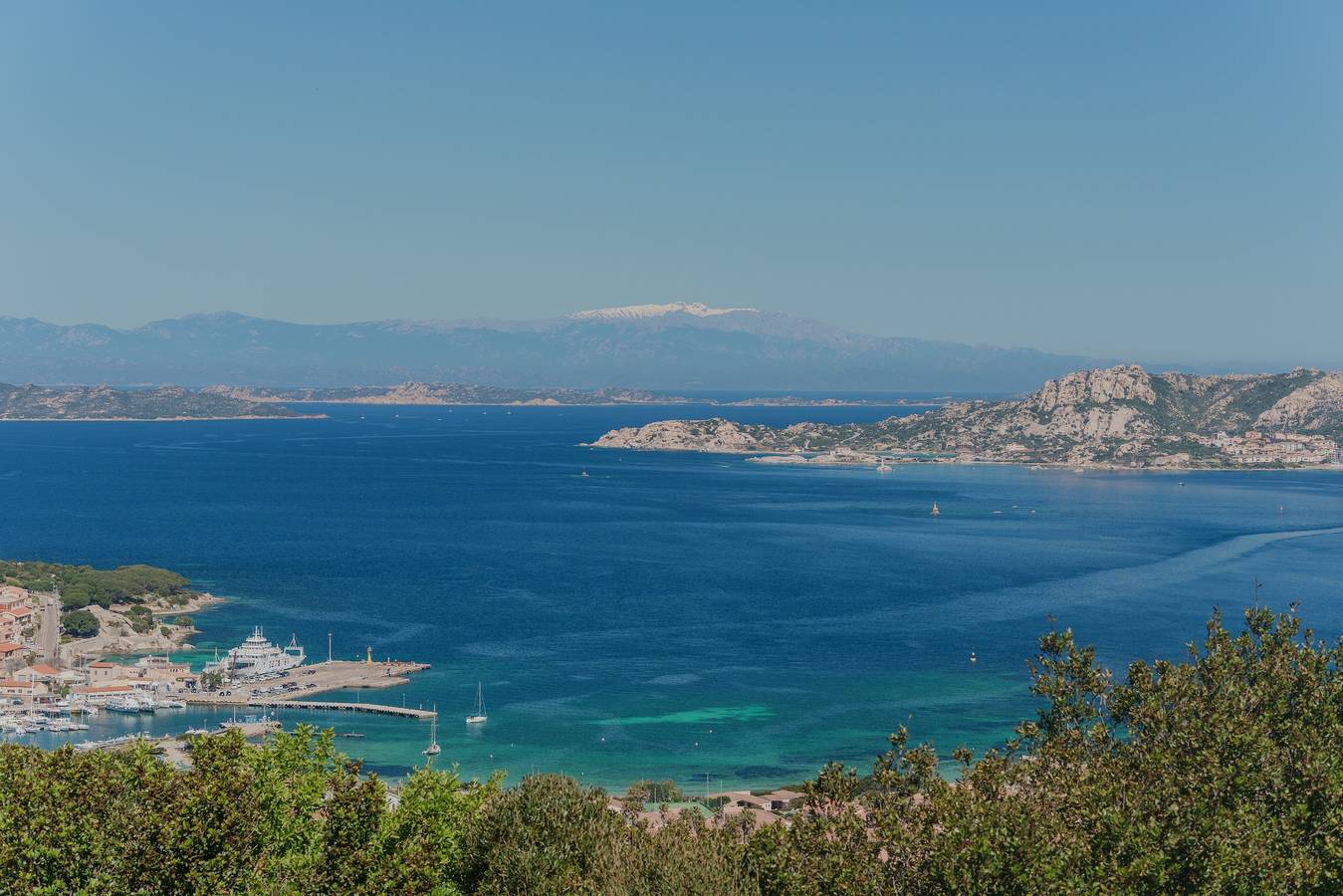 Appartamento intero, Appartamento 'L'incanto' con Vista Mare, Wi-Fi e Aria Condizionata in Palau (villaggio), Palau (Sardegna)