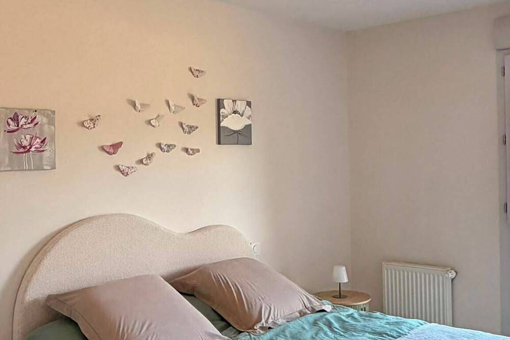 Entire apartment, Charmant T2 bis proche centre ville avec parking et abri vélo in Espalion, Aveyron