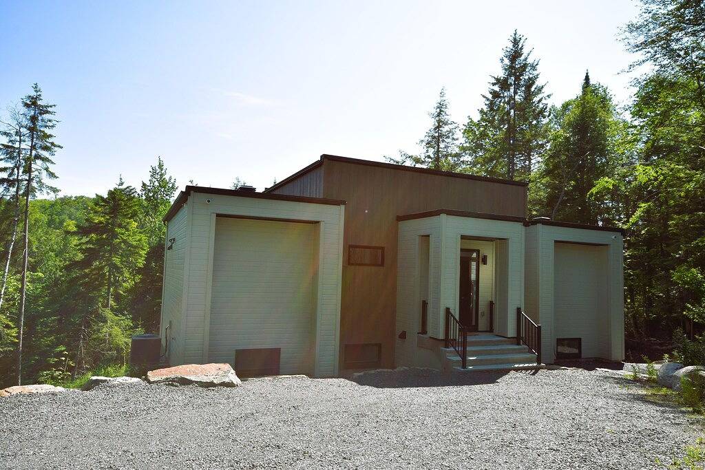 Luxurious Villa Tremblant 4 Bdrs w/ Hot Tub in La Conception, Québec