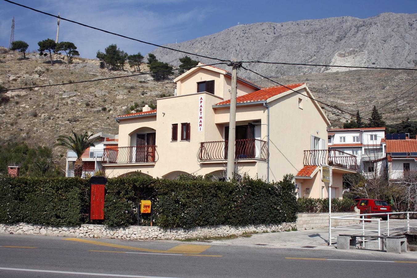 Ganze Wohnung, 2-Zimmer-Ferienwohnung mit Terrasse und Meerblick Duce, Omis A-4852-a in Dugi Rat, Omis-Riviera