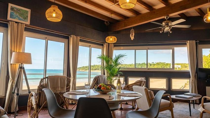 Gîte pour 4 personnes, avec jardin et vue, adapté aux familles dans Plage De L Arneche Meschers Sur Gironde