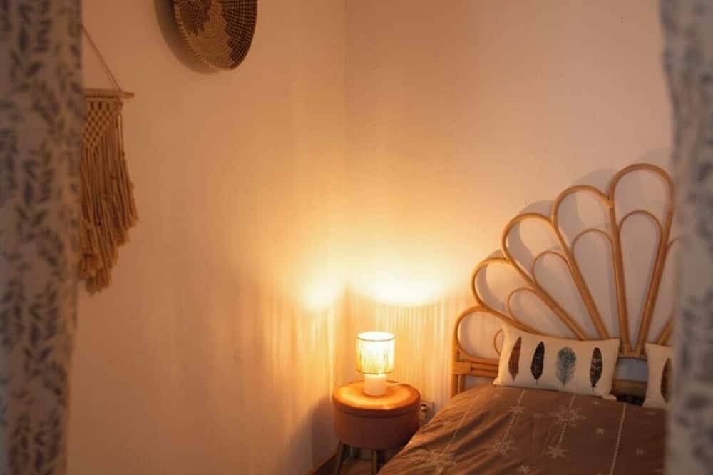 Entire apartment, Quiet, cocooning apartment 1.2km from the center. Mountain and river views nearby in Corte, Parc naturel régional de Corse