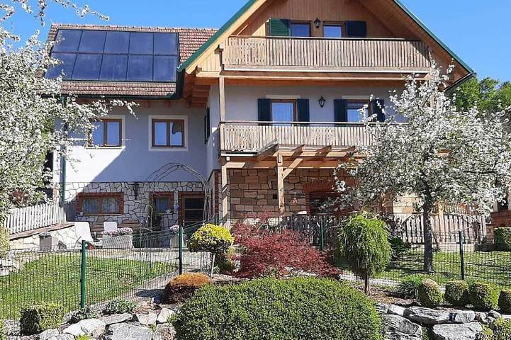Ferienhaus für 4 Personen, mit Balkon und Pool sowie Garten, mit Haustier - 1