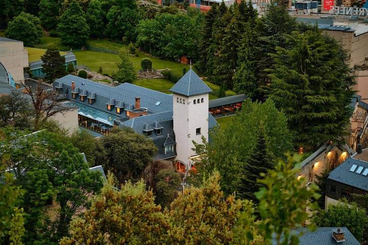 Hôtel pour 2 personnes, avec jacuzzi et piscine ainsi que jardin et sauna à Andorre-la-Vieille - 2
