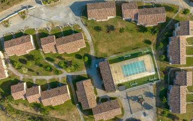 Parc de vacances pour 2 personnes, avec piscine ainsi que vue et jardin, animaux acceptés dans Occitanie