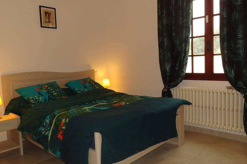 Large and beautiful character villa located in peace and nature in Vedène, Vaucluse