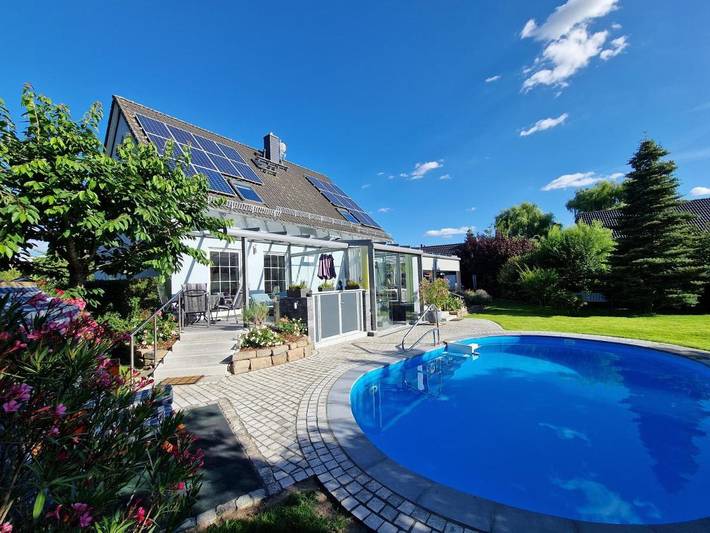 Ferienwohnung für 4 Personen, mit Whirlpool und Terrasse sowie Garten und Pool in Eilenburg