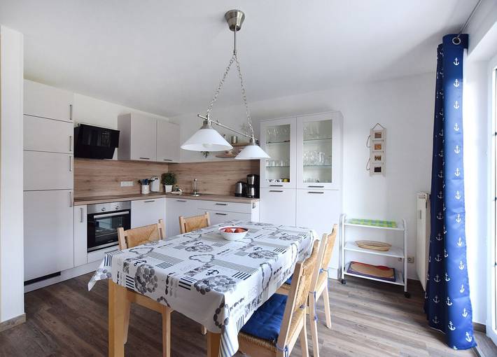 Ganze Wohnung, Gemütliche Ferienwohnung mit Süd-Terrasse, ruhige Lage, WLAN, Haustier erlaubt in Prerow, Fischland - Darß - Zingst