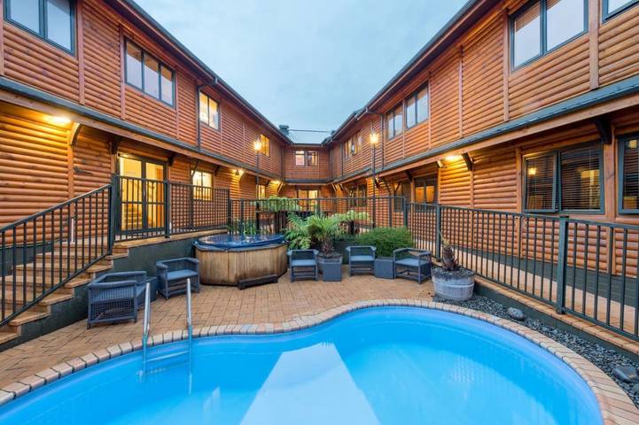Hôtel pour 3 personnes, avec piscine ainsi que vue sur le lac et terrasse à Taupo