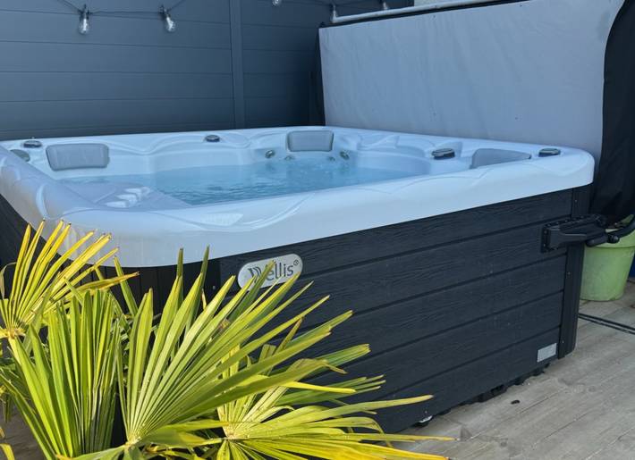 Gîte pour 8 personnes, avec jardin ainsi que terrasse et jacuzzi à Ponthoile - 2