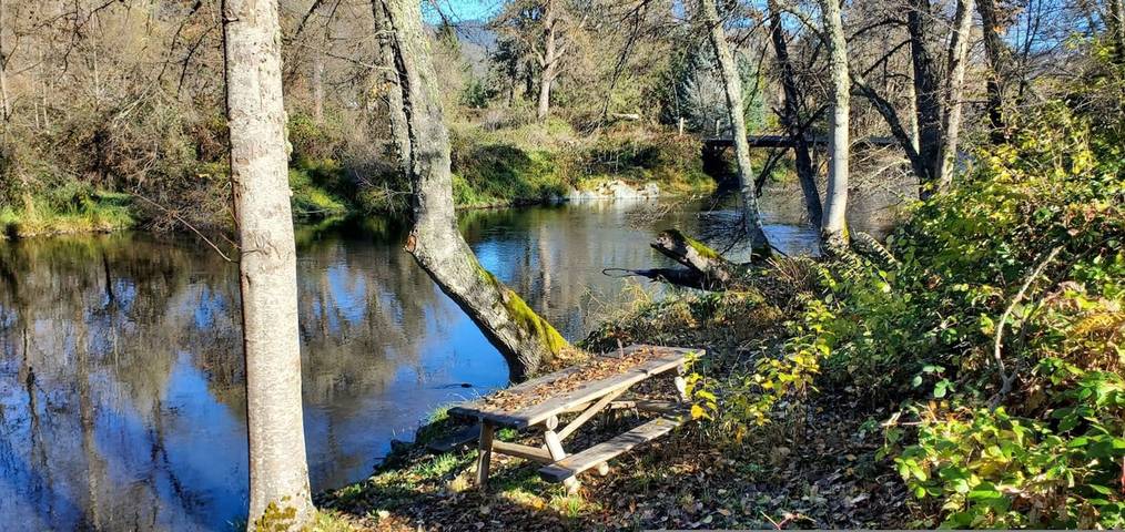 Vacation home for 8 people, with yard in Oregon