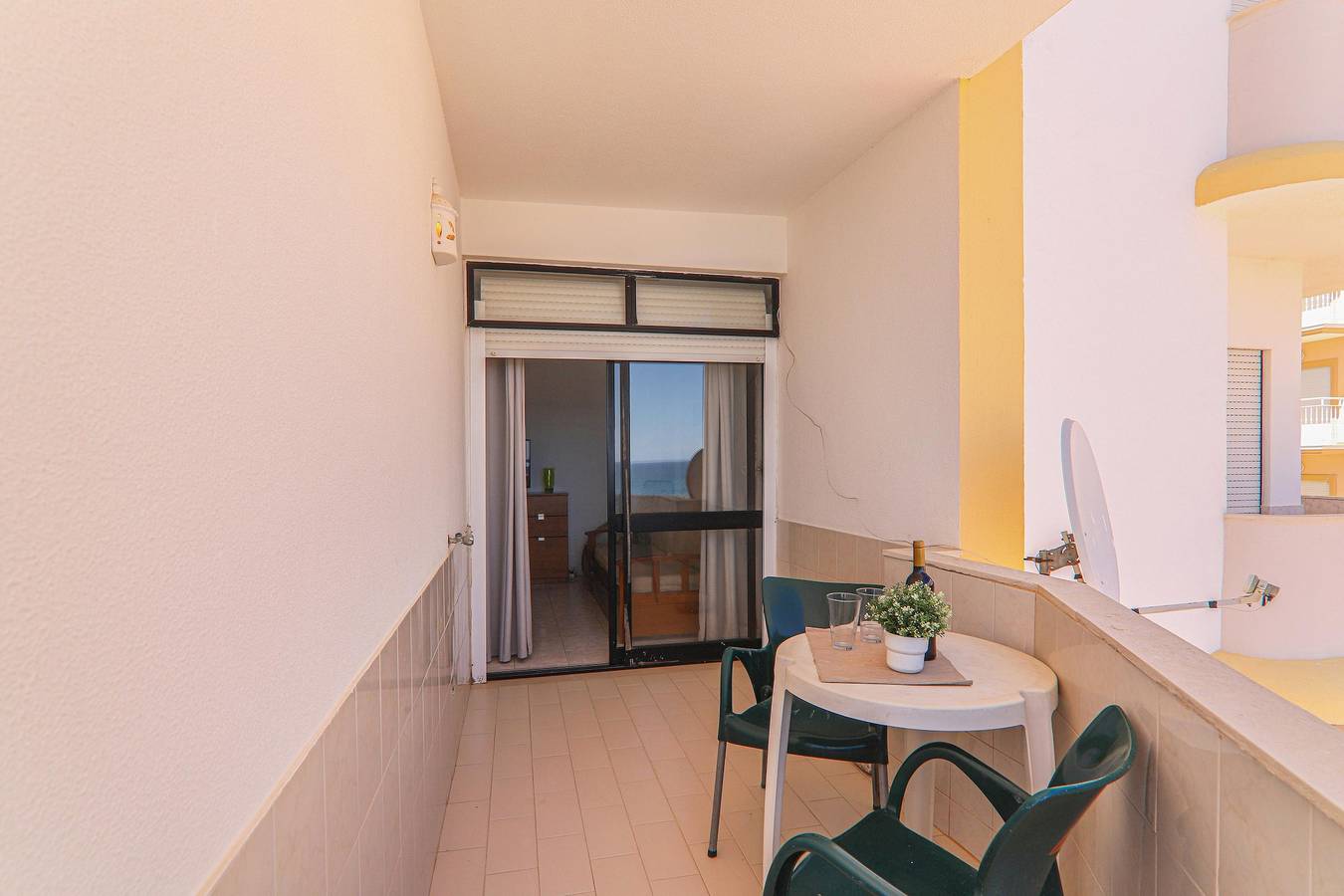 Ganze Wohnung, Ferienwohnung Torre Sol 406 - Vista Mar am Strand mit Garten und Balkon in Armação De Pera, Südportugal