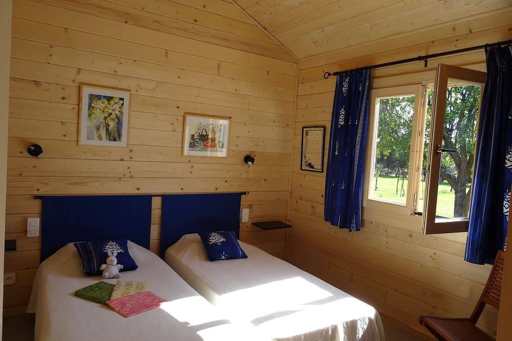 Orange en campagne   cottage  cosy dans propriété, Spa piscine clim wifi parking in Orange, Vaucluse