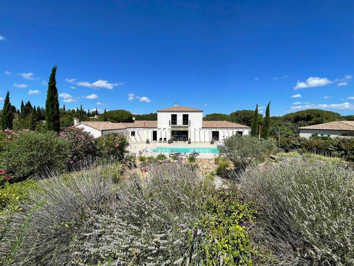 Location de vacances pour 8 personnes, avec jardin et piscine, adapté aux familles dans Lac de la Cavayère - 3