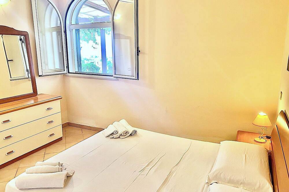 Entire apartment, Vistamare Piano Terra Wi.Fi. Fre, Otranto a 10km in Santa Cesarea Terme, Lecce Province
