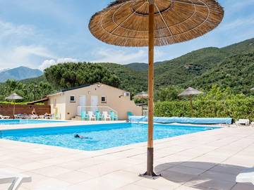Camping pour 6 personnes, avec bassin pour enfant dans le Languedoc-Roussillon