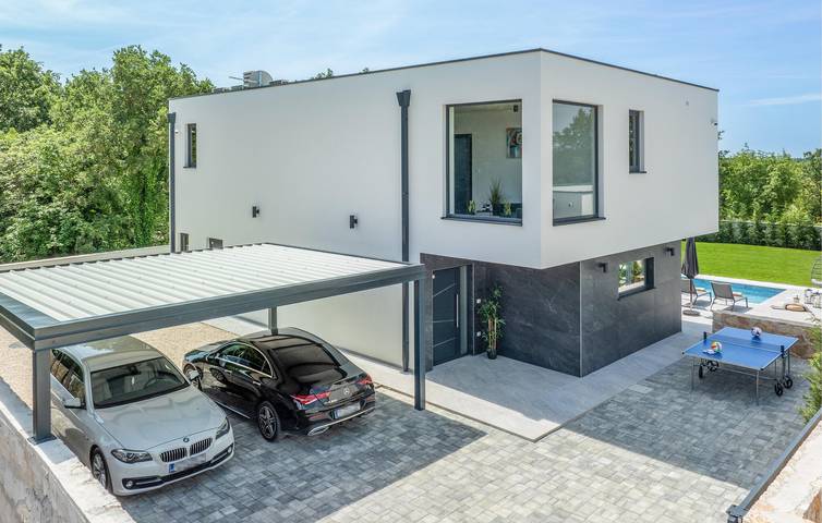 Ferienhaus für 8 Personen, mit Whirlpool und Terrasse sowie Garten und Pool in Šivati