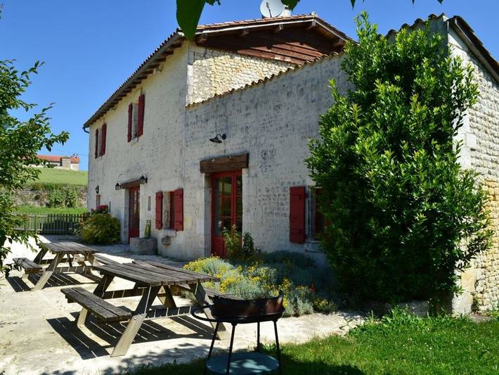 Gîte pour 11 personnes, avec jardin et piscine à Lignières-Sonneville