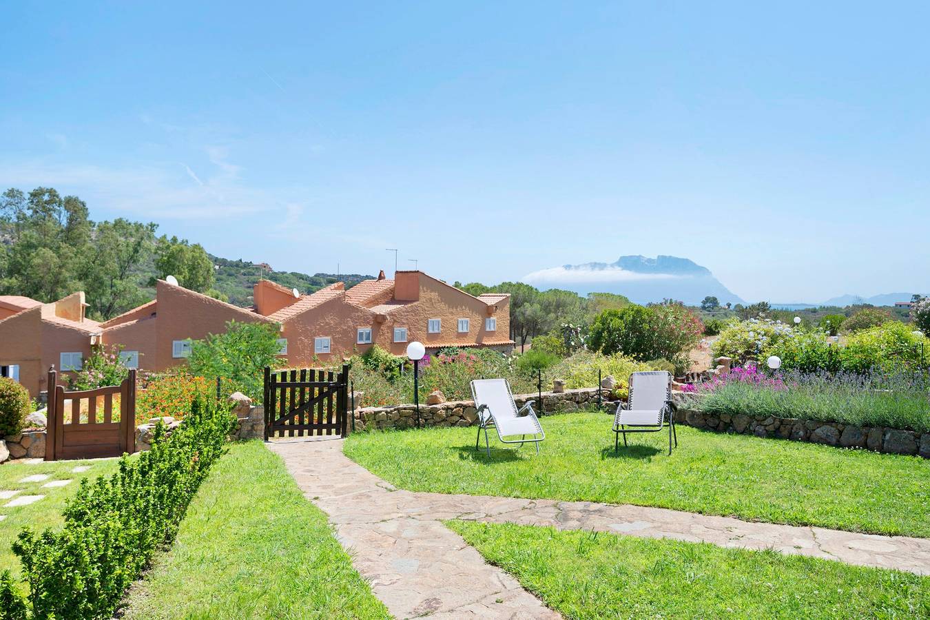Ganze Wohnung, Apartment 'Istana' mit Gemeinschaftspool, Wlan und Klimaanlage in Porto Istana, Olbia