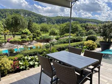 Gîte pour 2 personnes, avec jacuzzi et piscine ainsi que jardin et terrasse à Vitrac