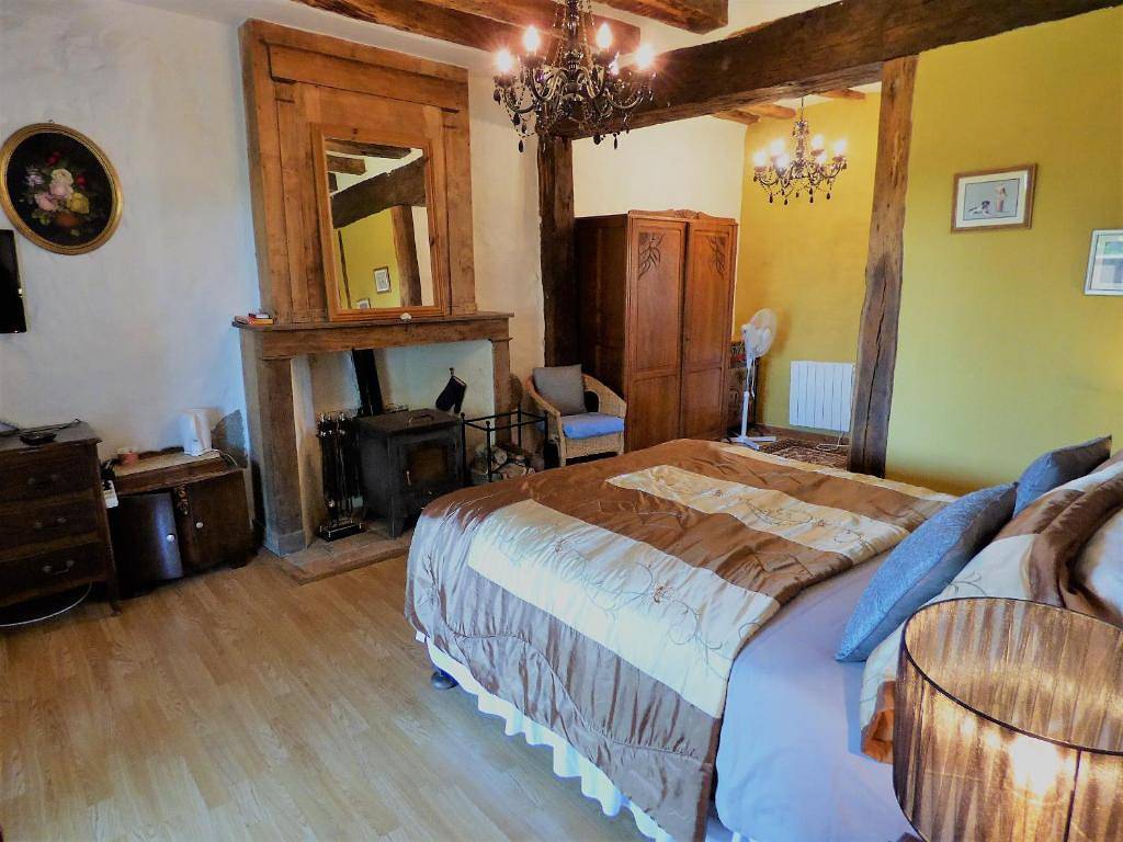 L'Ancien Presbytère, chambres d'hôtes Le Dorat - Chambre Ocre in Le Dorat, Région de Bellac