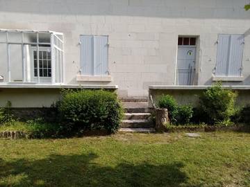Gîte pour 4 personnes, avec terrasse ainsi que vue et jardin à Angé