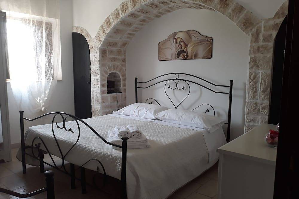 Una bella, trullo privato, con splendidi giardini, vicino a Alberobello. in Martina Franca, Provincia di Taranto