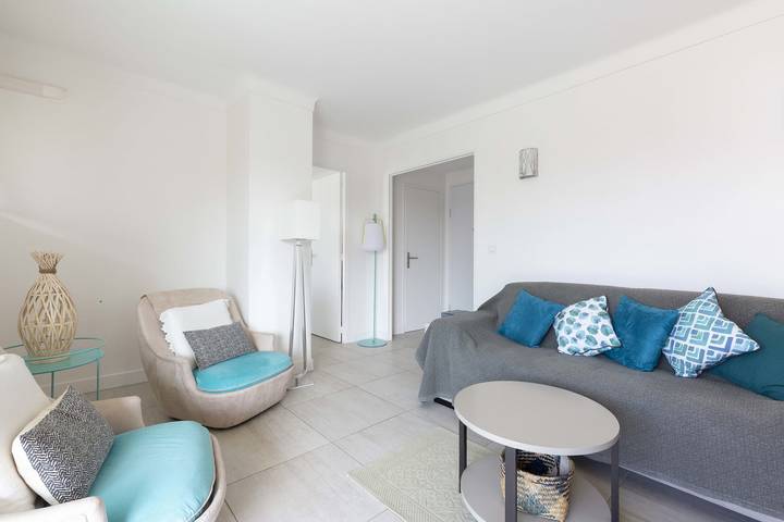 Gîte pour 5 personnes, avec terrasse dans Gare De Cannes - 2