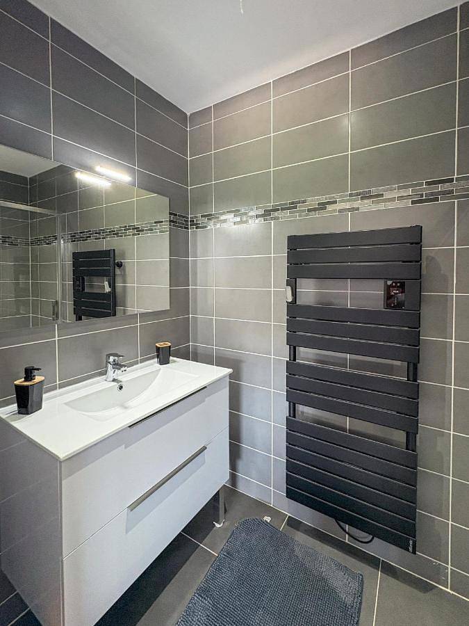 Double Room with Private Bathroom in Montauban, Tarn-et-Garonne