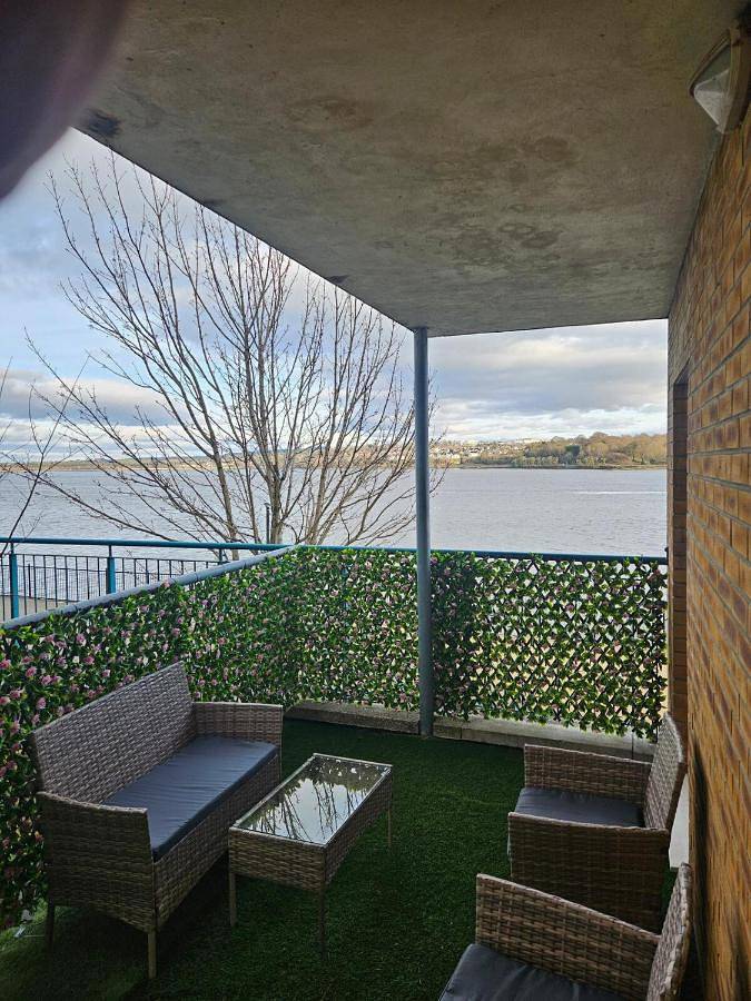 Apartment for 4 people, with view and balcony in Derry