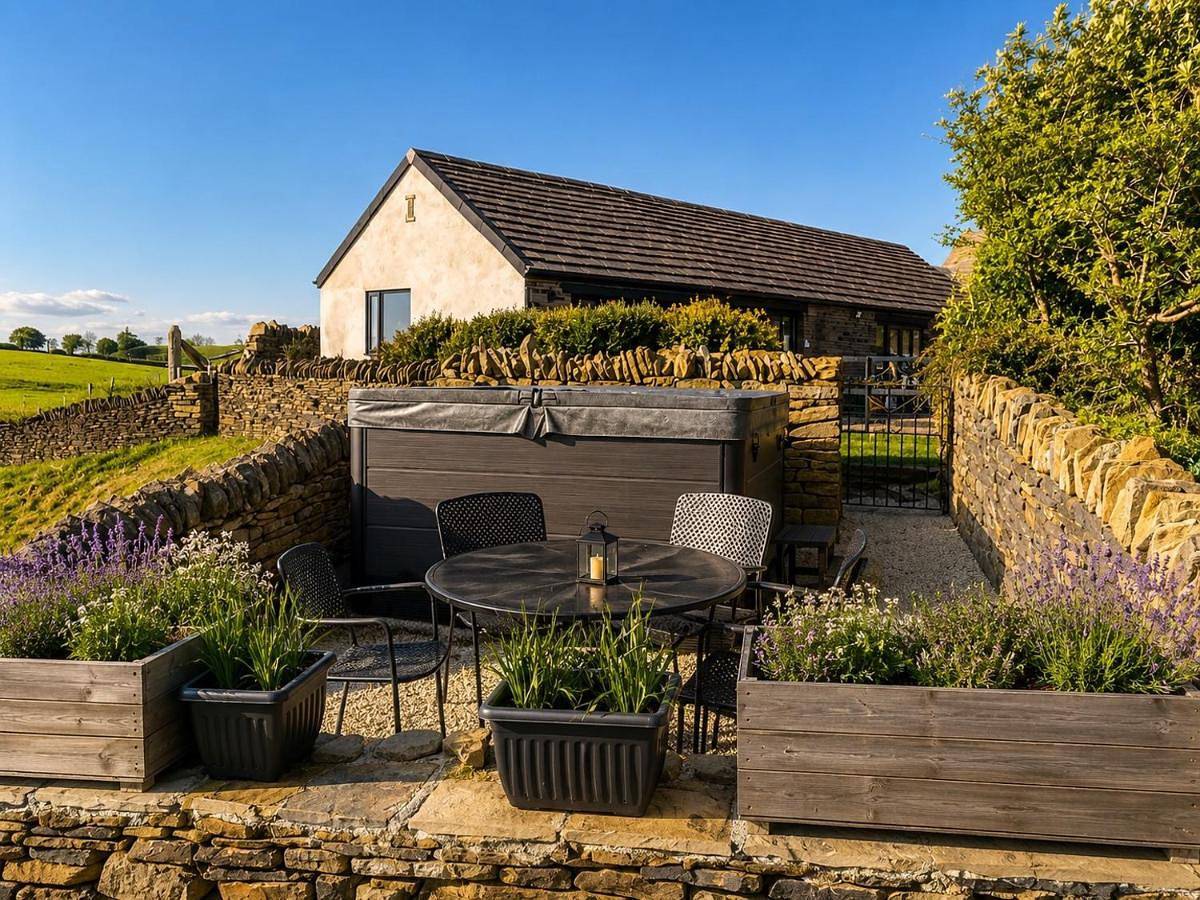 The Coach House & The Stables Yorkshire Peak District With and without hot tub options in Hunshelf, South Yorkshire
