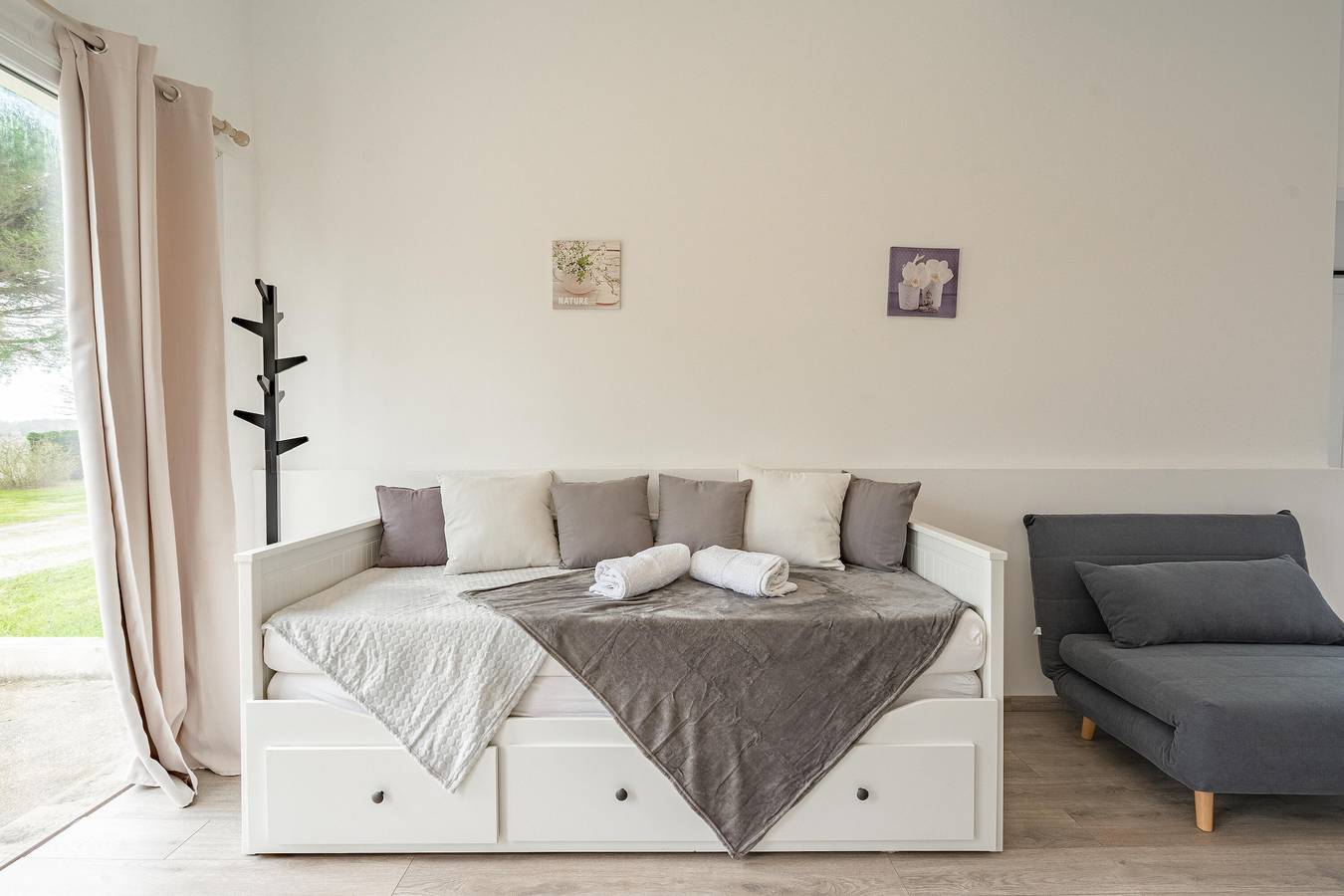 Studio entier, Studio 'Au Petit Chez Nous' avec terrasse privée, jardin privé et Wi-Fi in Cozes, Région de Saintes