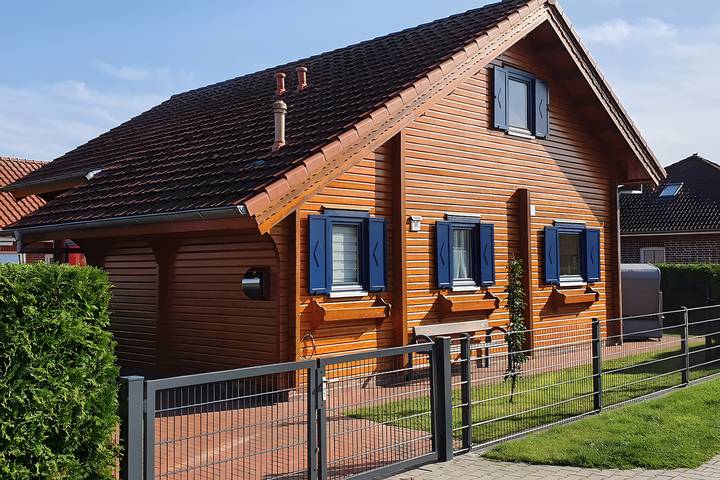 Ferienhaus für 5 Personen, mit Balkon und Garten sowie Seeblick in Heede