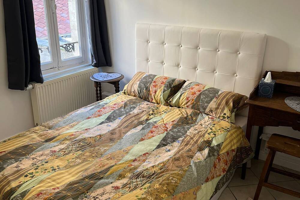 Quiet house in town center, reserved parking in Saintes, Saintes region