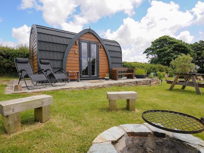 Hut for 2 people, with garden in Cornwall